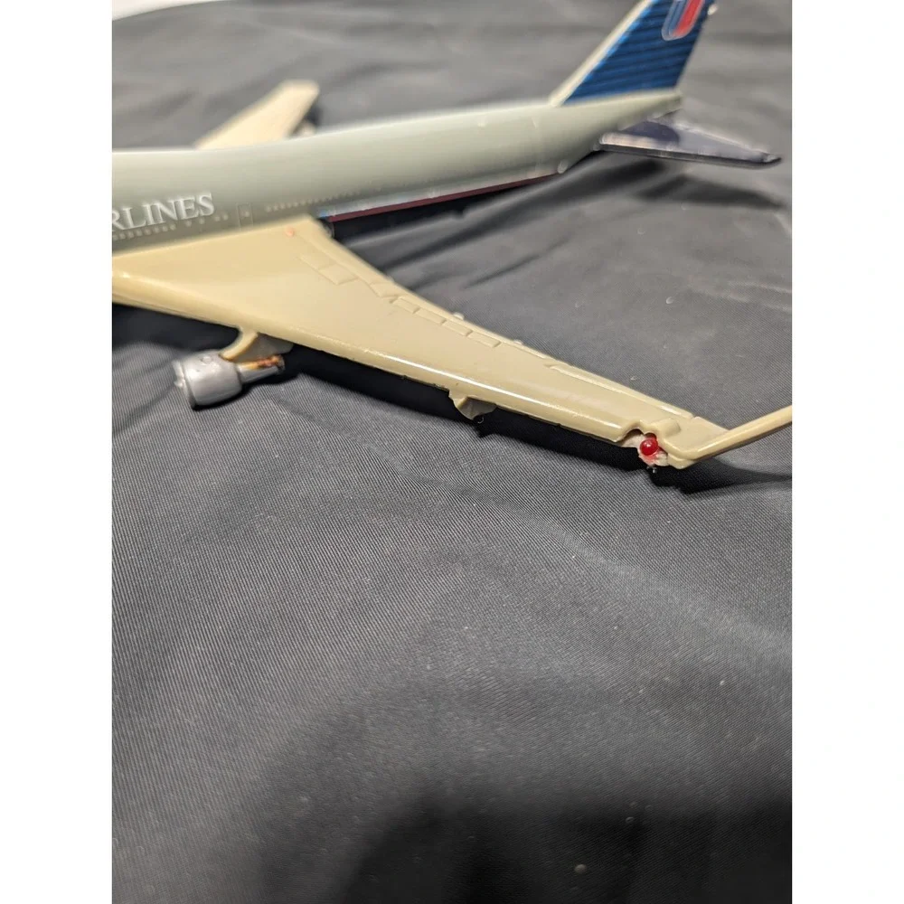 Vintage Plastic United Airlines Boeing 747-400 Toy‎ Airplane 12